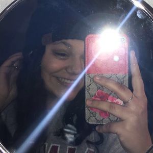 Meet your Posher, Olivia